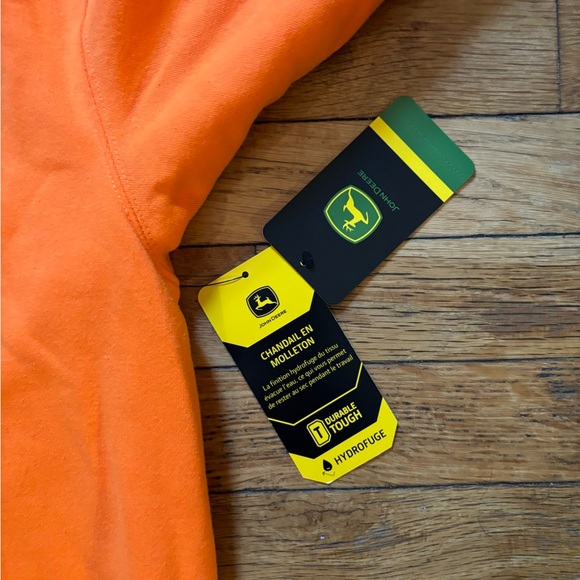 BNWT JOHN DEERE HOODIE 🦌 - Picture 2 of 8